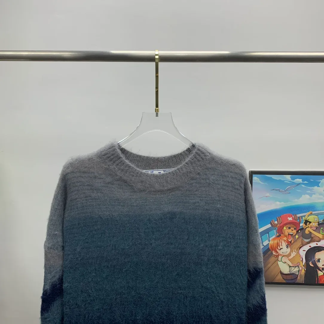 New top tested version OFFWHITE (OW) gradient mohair striped arrow sweater hoodie gradient rendering arrow couple sweater Mohair (English Mohair; Turkish: MUKHYAR) refers to the coat of Angora goats, also known as Angora goat hair. The name comes from Turkish, meaning "the best hair". It has good elasticity, pressure resistance and special luster. It is an excellent raw material for making plush fabrics and one of the most advanced animal textile fiber raw materials in the world market. Mohair has a shape similar to long wool. The fiber surface is smooth, strong luster, high strength, good elasticity, less curl, and easy to wash. Mohair can be used in jacquard blankets, long-haired coats and high-gloss wool fabrics. Mohair sweaters from ow are released every year🛒 The same style and ever-changing colors. There is really no girl who doesn’t love it. It is super suitable for wearing under a down jacket in winter without being bulky! If the lower body is missing, their favorite os version🙋🏻‍♀️ intuitively adds natural softness and fairy beauty effect, which is the best choice! The upper body is lightweight and does not weigh down the body while keeping warm. The sleeves and the gradient arrow parts on the back are repeatedly patterned until the gradient level is satisfied before large-scale products are released. The craftsmanship is extremely demanding. Each sweater is woolen at least ten times to give it a plush, thick feel and good fluffiness! ✅ Fabric composition: 50% mohair 32 spandex 18% wool, three-level anti-pilling Color: black and white gradient Sizes Mohair is lighter and softer, so be careful not to machine wash it, not machine washable! ! emphasize! !  ⚠️Hand wash with warm water and cold water P:440